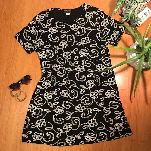 Bold Floral Pattern Black&White Swing Dress - Picture 1 of 4